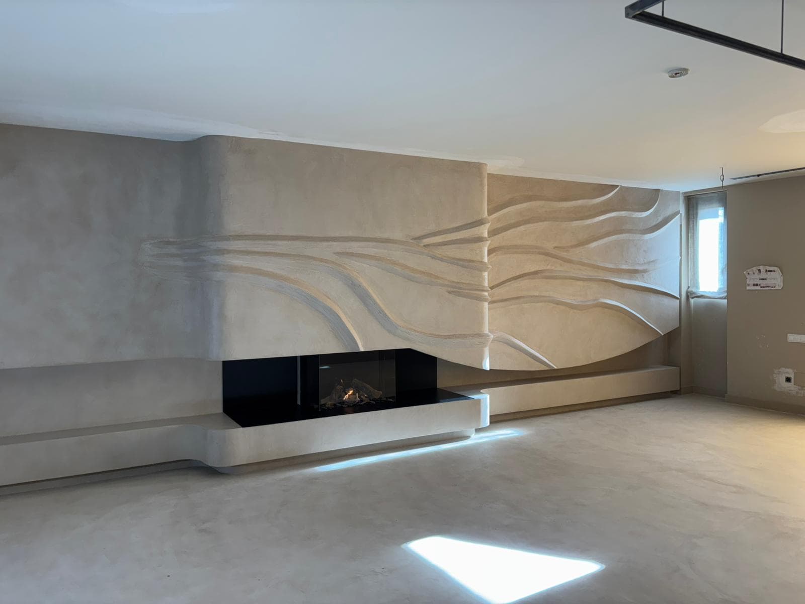 Gas fireplace in a sculpted wall