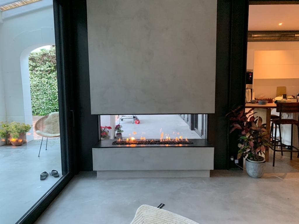 Chimenea de gas: entre el salón y la terraza