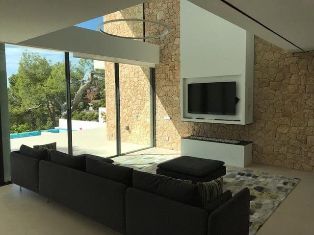 Chimenea a medida: cerramiento de pladur en altura especial (Castelldefels)