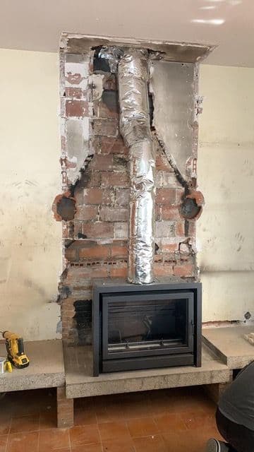 Instalación de chimenea: casete en una chimenea existente, en obra